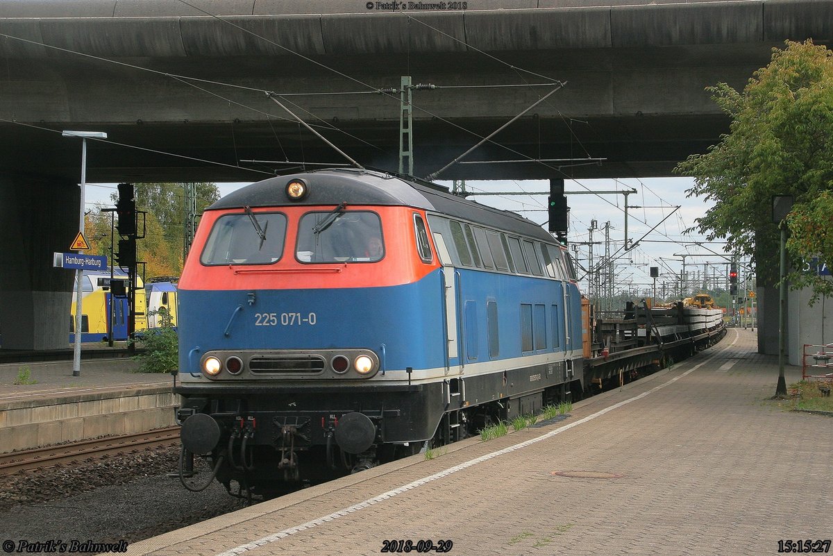 BBL 225 071 it Bauzug Richtung Norden
am 29.09.2018 in Hamburg-Harburg