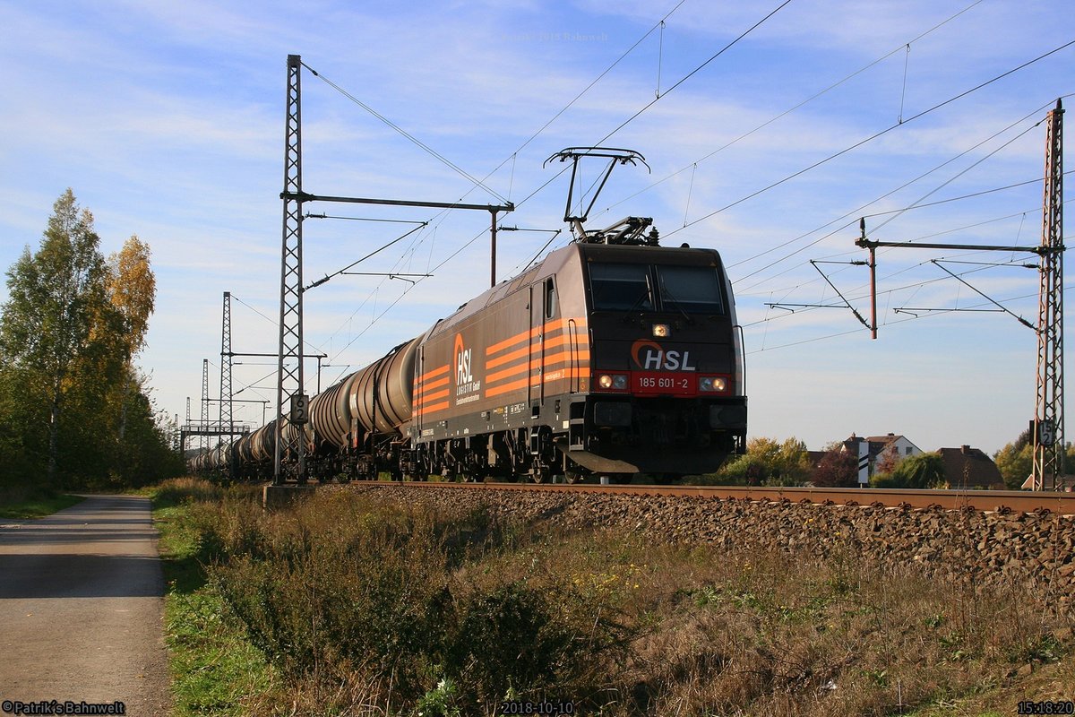 BRLL / HSL 185 601 mit Kesselwagenzug Richtung Seelze
am 10.10.2018 in Dedensen-Gümmer