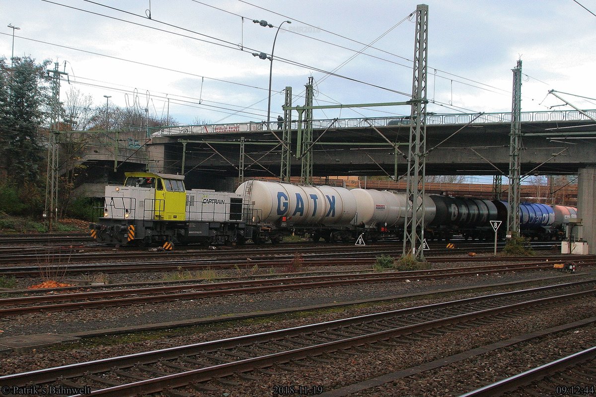 Captrain 0274 107 mit Kesselwagenzug Richtung Bbf. Hmb.-Harburg
am 19.11.2018 in Hamburg-Harburg