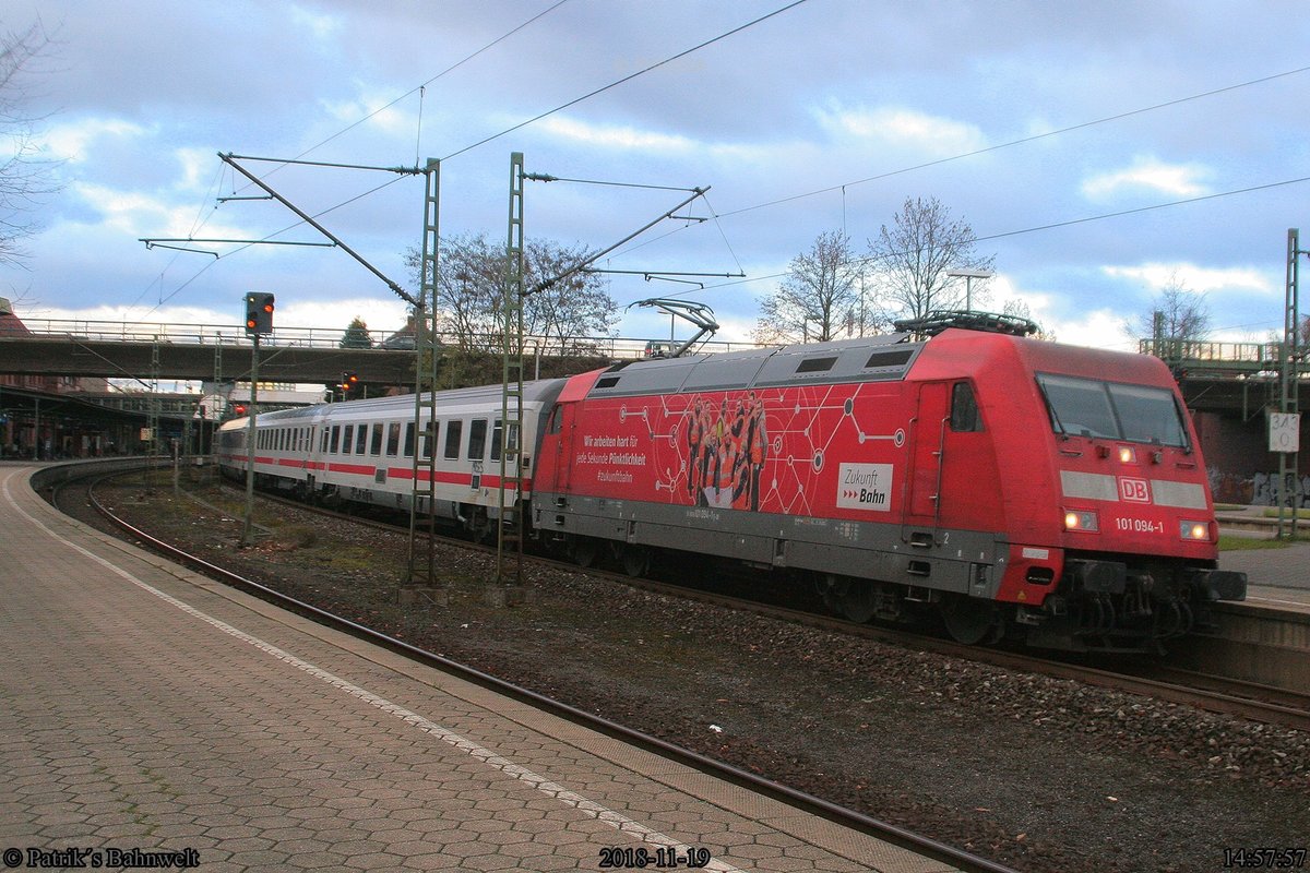 DB 101 094  Zukunft Bahn  mit IC 2213 am 19.11.2018 in Hamburg-Harburg Richtung Süden