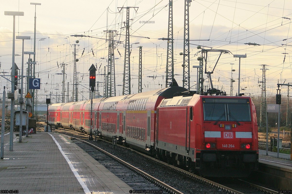 DB 146 264 schiebt RE1 nach Aachen am 22.12.2018 in Dortmund Hbf
