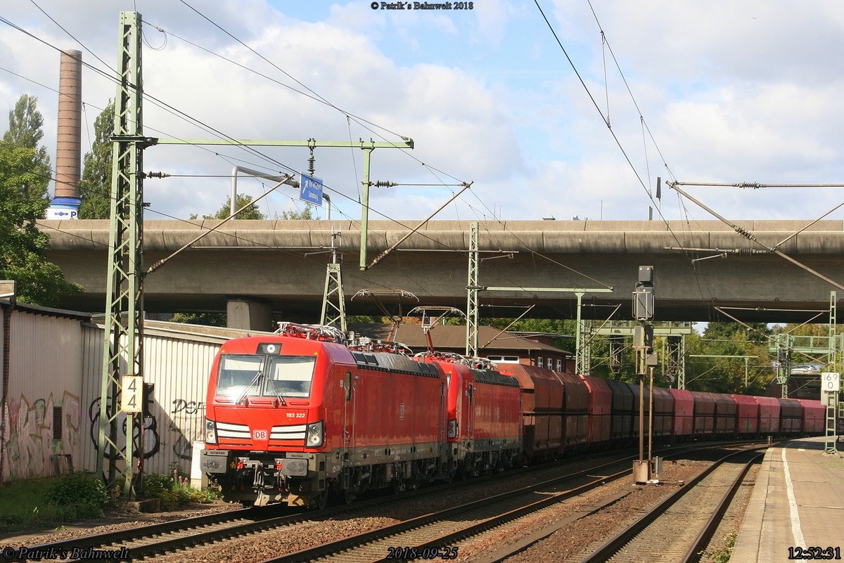 DB 193 322 + DB 193 326 mit Kohlewagenzug Richtung Süden
am 25.09.2018 in Hamburg-Harburg