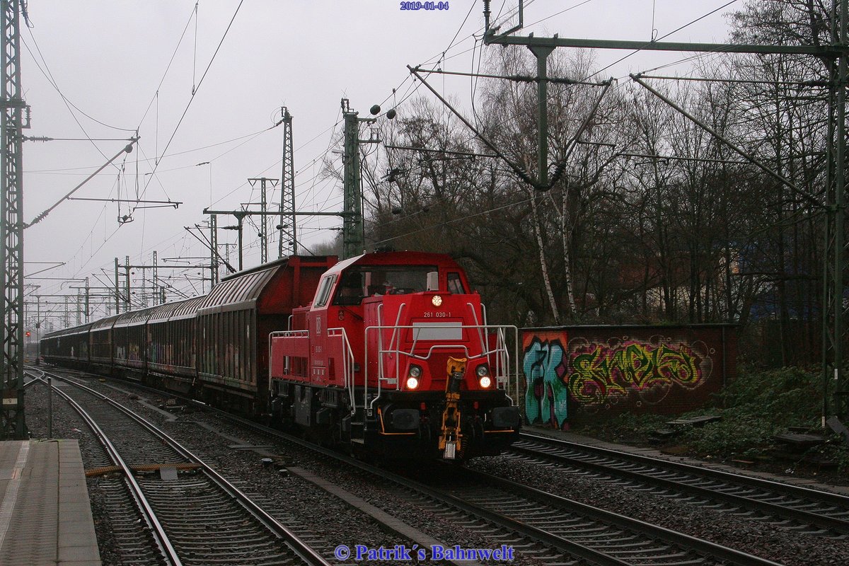 DB 261 030 mit H-Wagenzug
am 04.01.2019 in Hamburg-Harburg