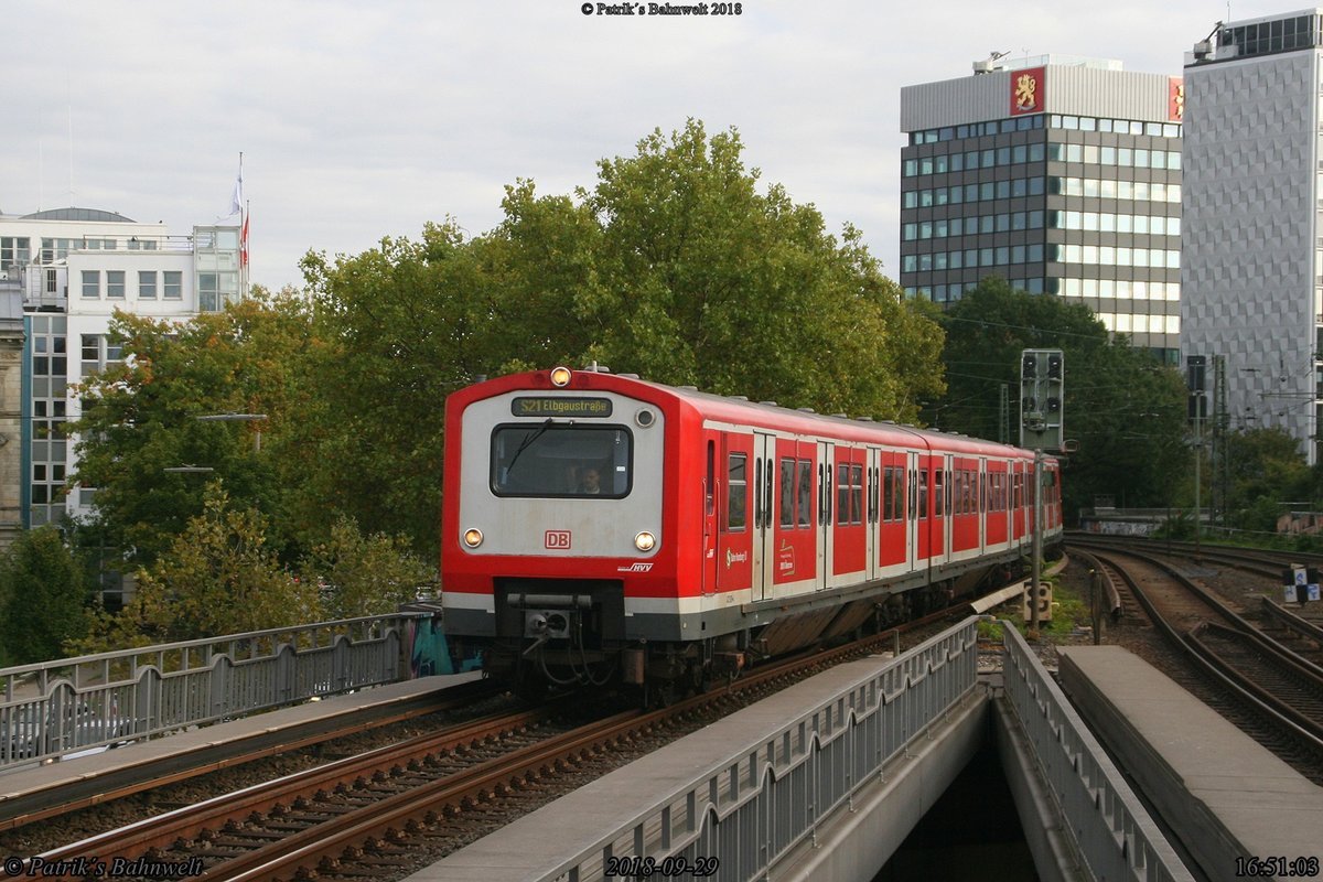 DB 472 031 + DB 472 042 als S21 nach Hmb.-Elbgaustrasse
am 29.09.2018 in Hamburg-Dammtor