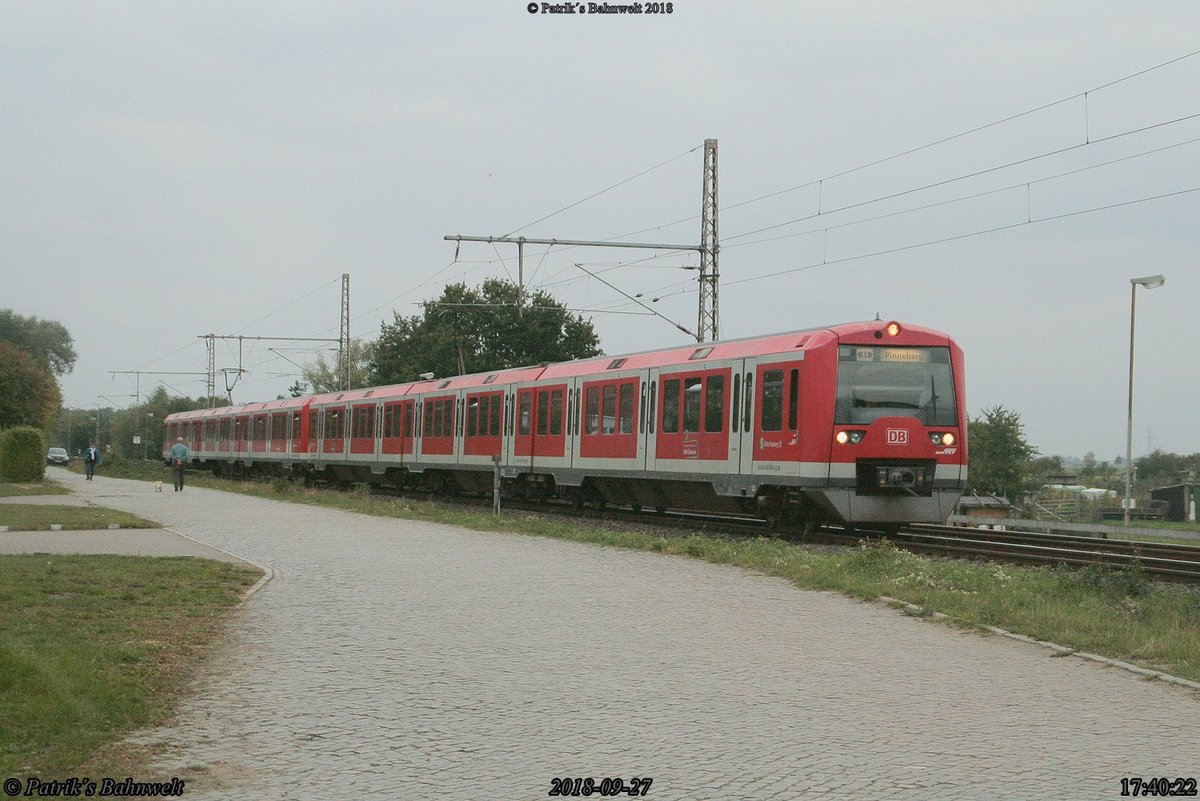 DB 474 114 + DB 474 125 als S3 nach Pinneberg
am 27.09.2018 in Neukloster (Kreis Stade)