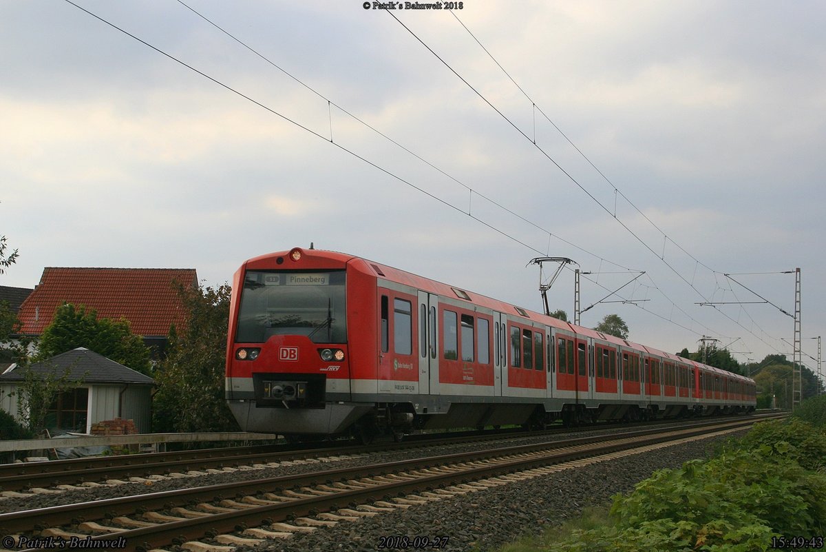 DB 474 144 + DB 474 111 als S3 nach Pinneberg
am 27.09.2018 in Neukloster (Kreis Stade)
