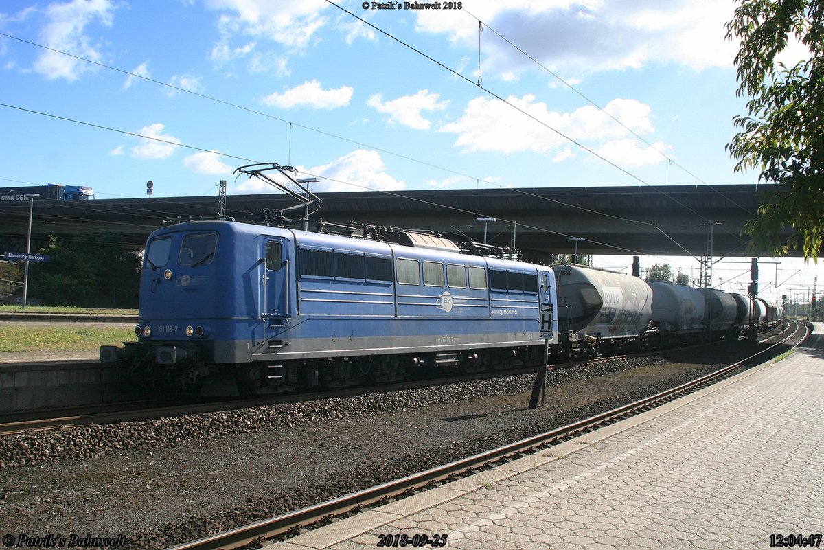 EGP 151 118 mit Dyckerhoff Zementzug Richtung Hafen
am 25.09.2018 in Hamburg-Harburg