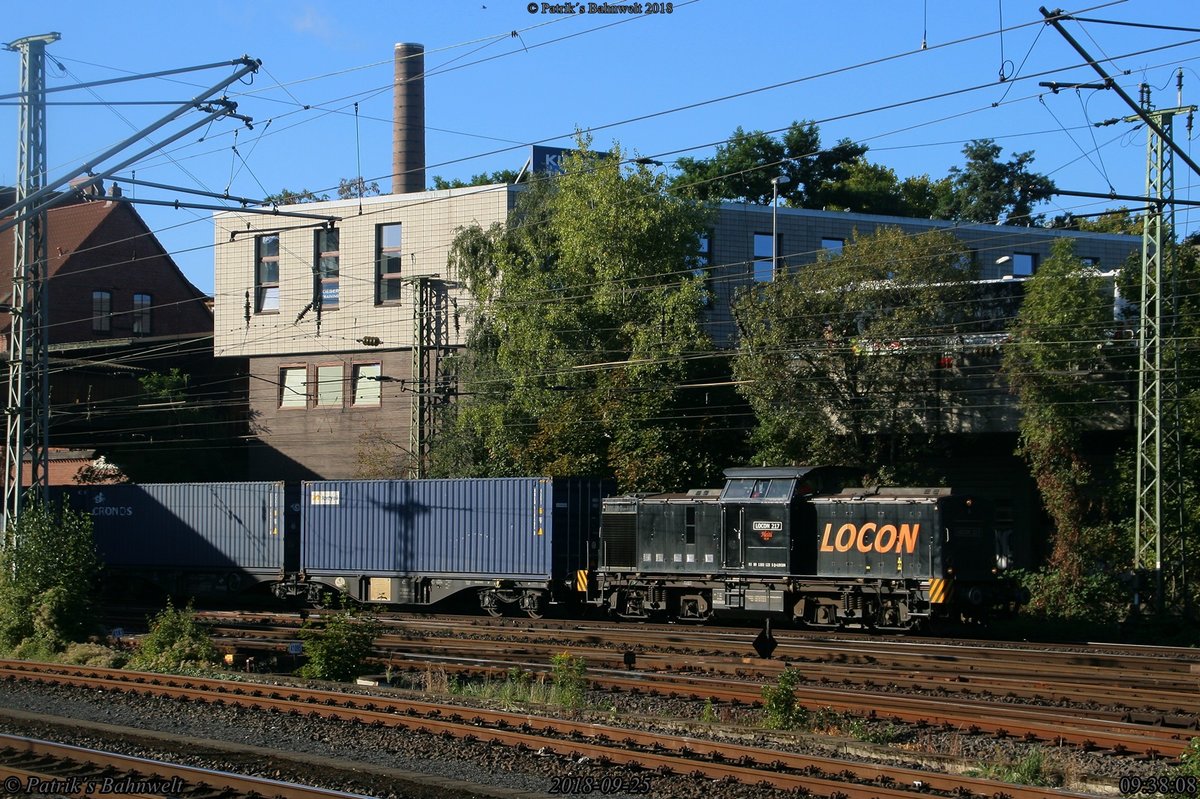 Locon 203 123 (Locon 217) mit Containerzug Richtung Hafen
am 25.09.2018 in Hamburg-Harburg