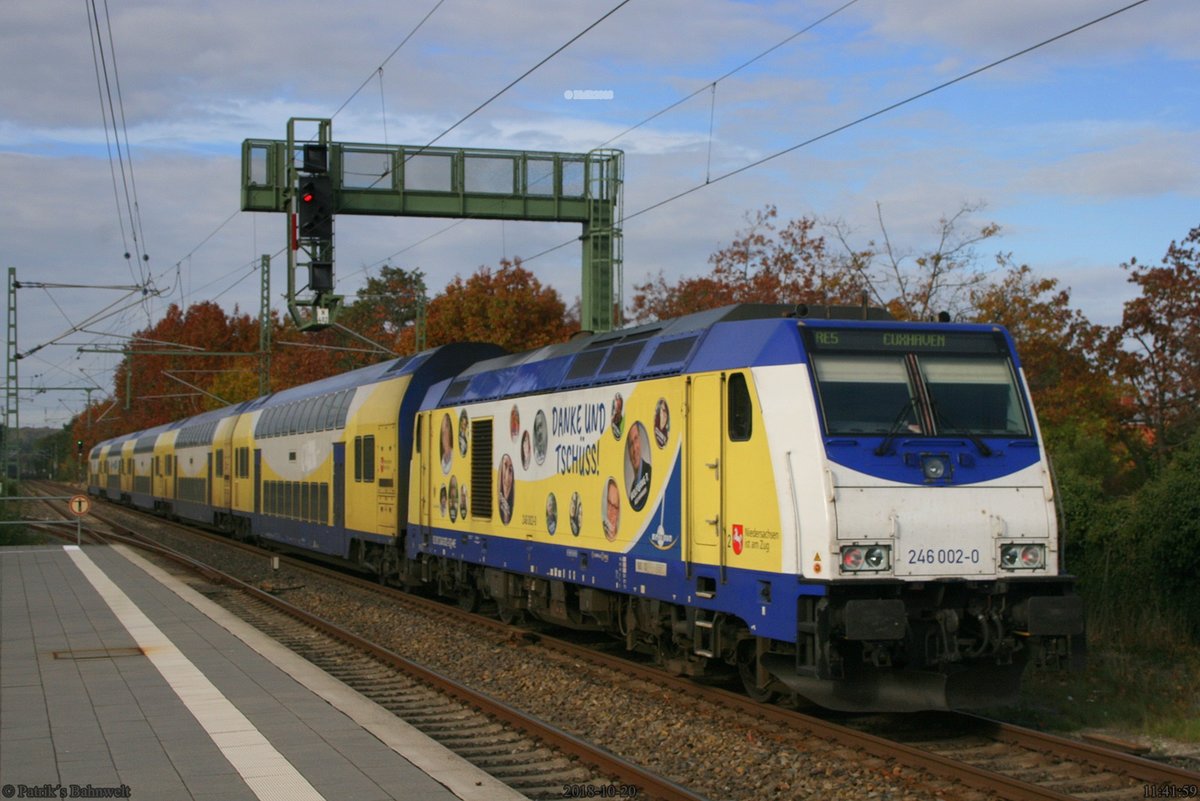 ME 246 002-0 schiebt RE5 nach Cuxhaven
am 20.10.2018 in Buxtehude
