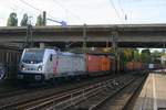 baureihe-187-traxx-f140-ac3/638122/akiem--metrans-187-508-mit akiem / Metrans 187 508 mit Containerzug Richtung Süden
am 08.10.2018 in Hamburg-Harburg