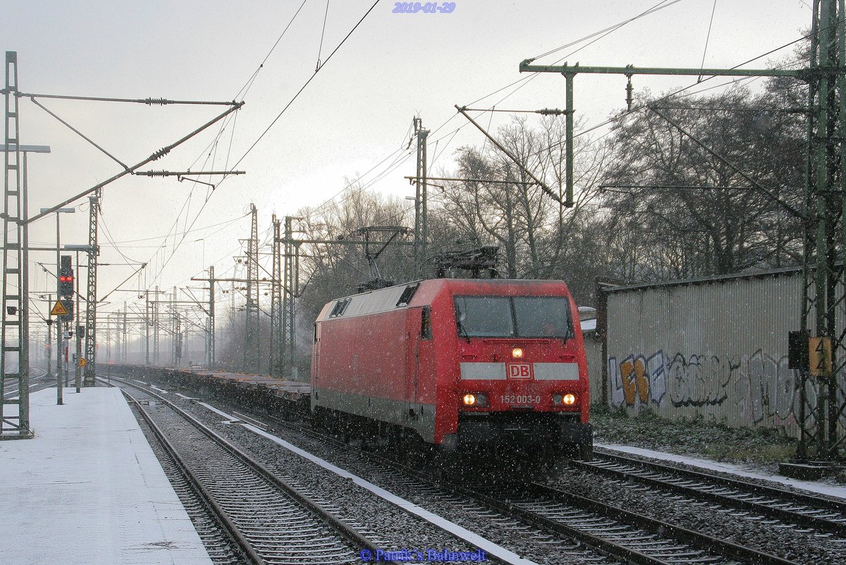 DB 152 003 mit leeren Containerzug am 29.01.2019 in Hamburg-Harburg