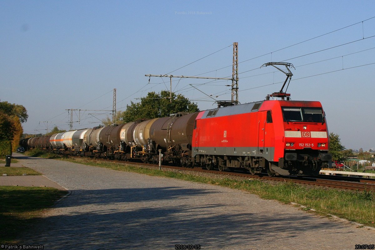 DB 152 152 mit Kesselwagenzug Richtung Maschen
am 15.10.2018 in Neukloster (Kreis Stade)