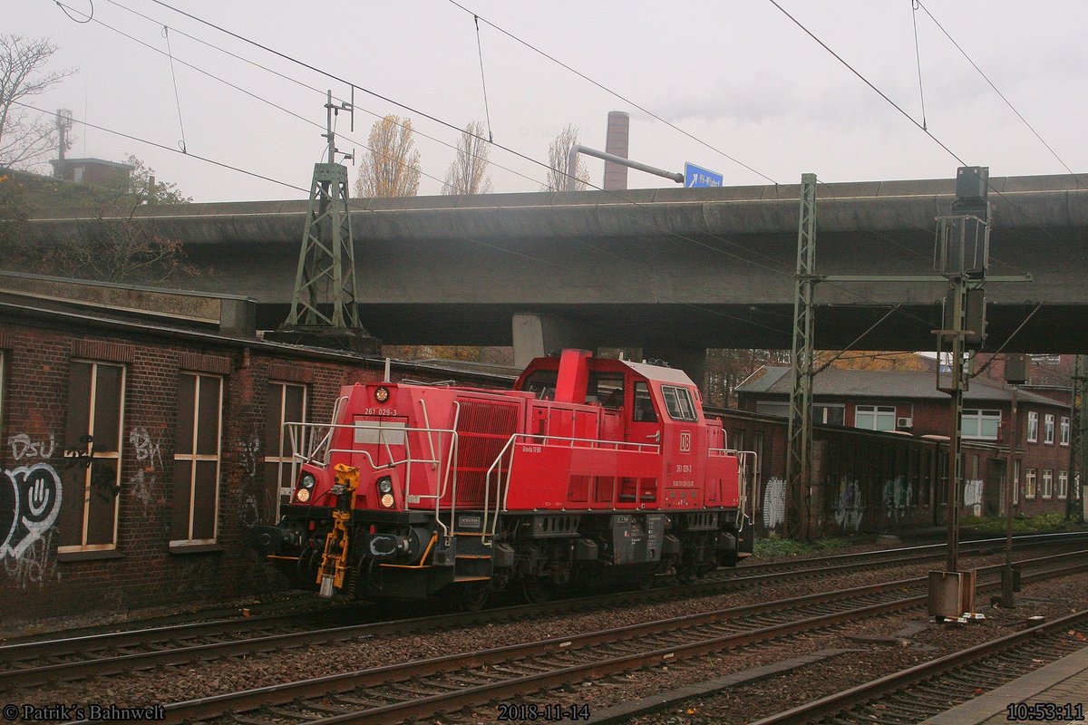 DB 261 029 Lz Richtung Süden
am 14.11.2018 in Hamburg-Harburg