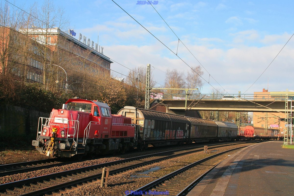 DB 261 030 mit gemischten Güterzug am 29.01.2019 in Hamburg-Harburg