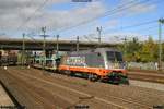 Hectorrail 242.516 mit ARS Altmann Autotransportwagenzug Richtung Süden  am 03.10.2018 in Hamburg-Harburg